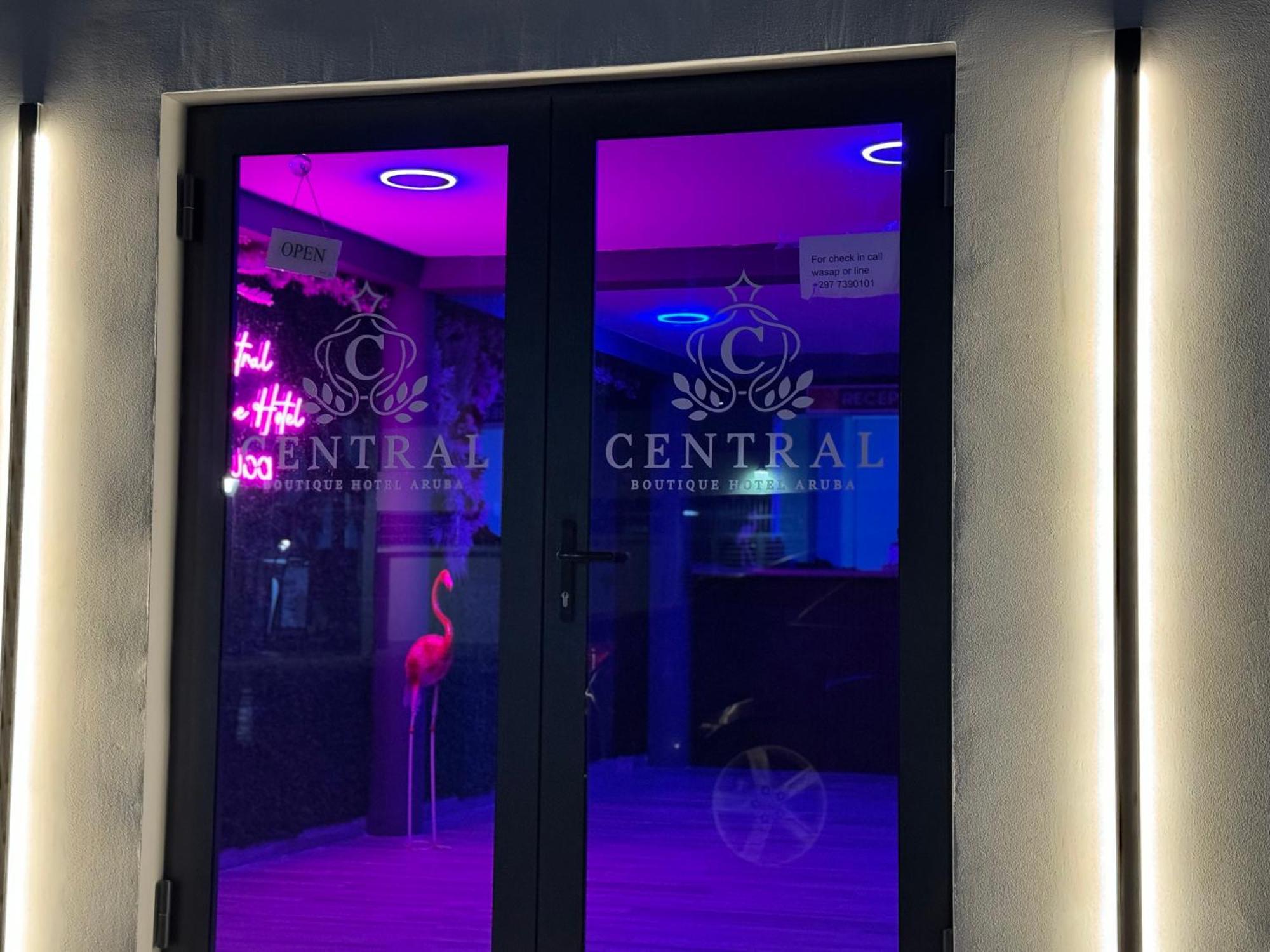 Central Boutique Hotel Oranjestad Esterno foto