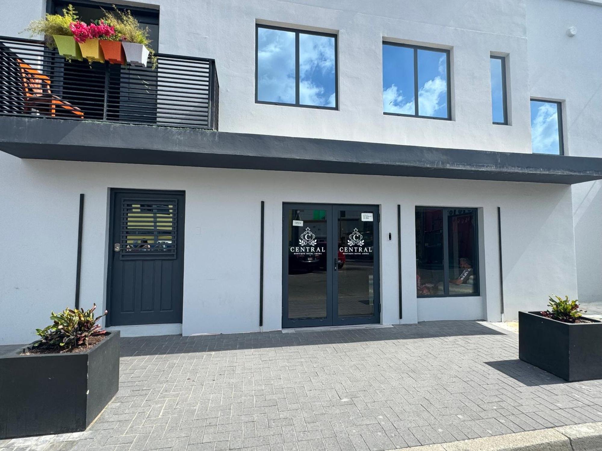 Central Boutique Hotel Oranjestad Esterno foto